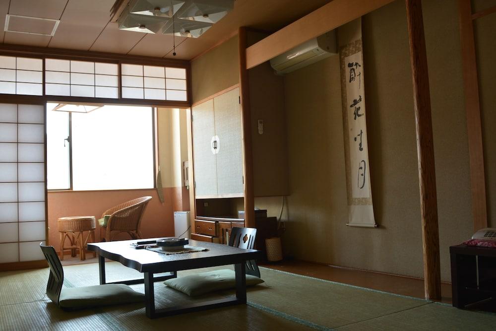 Yadoya Tsubaki Hotel Аомори Екстериор снимка