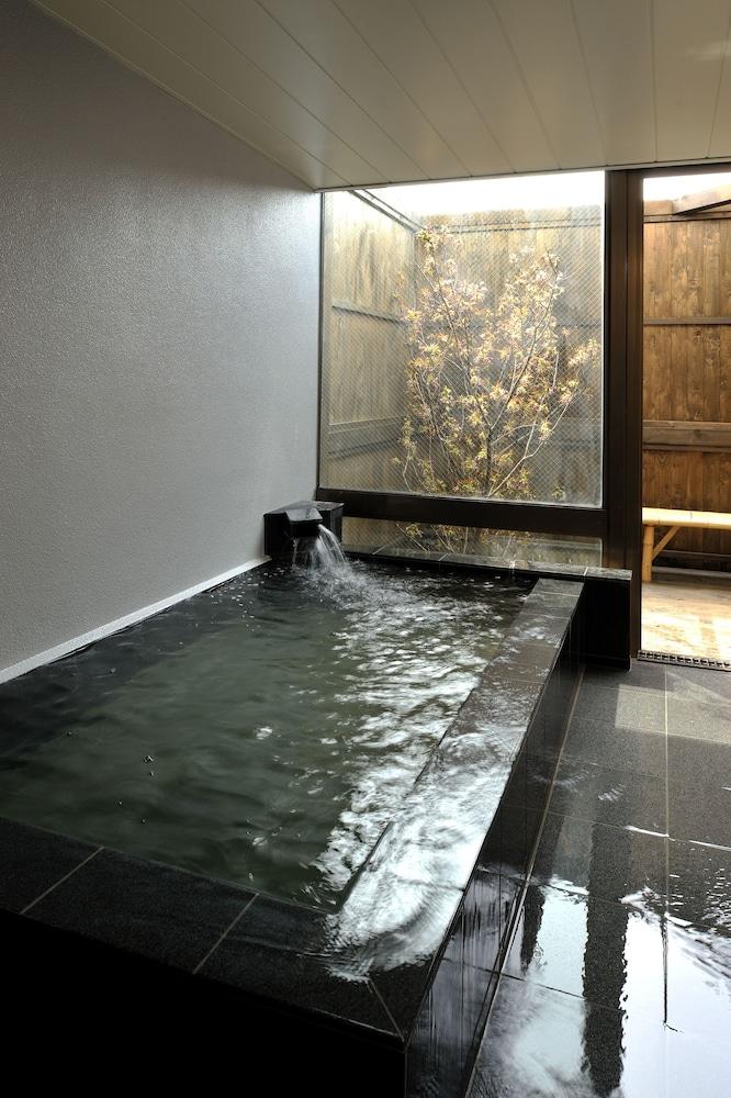 Yadoya Tsubaki Hotel Аомори Екстериор снимка