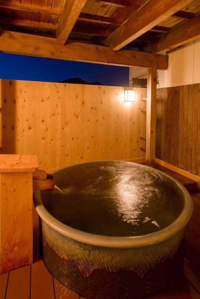 Yadoya Tsubaki Hotel Аомори Екстериор снимка